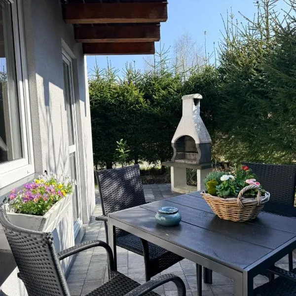 Domki Letniskowe Stokrotka, hotel a Pustkowo