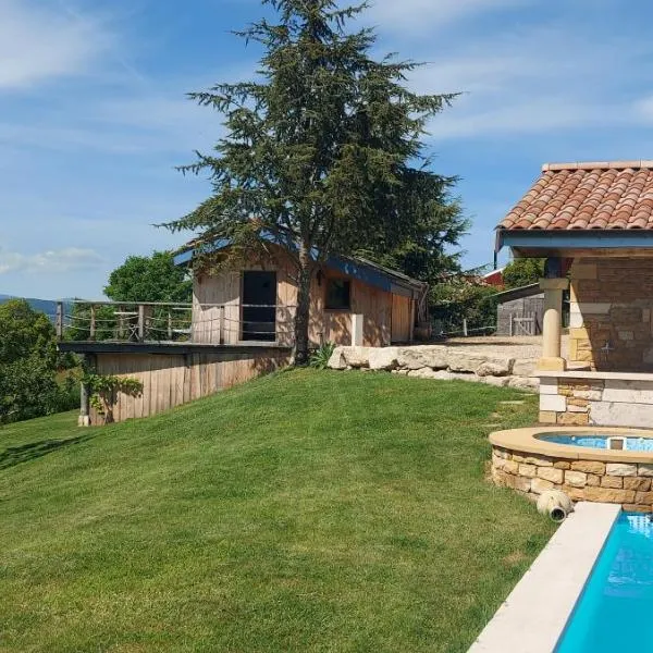 Cabane Wood & Spa – hotel w mieście Chasselay