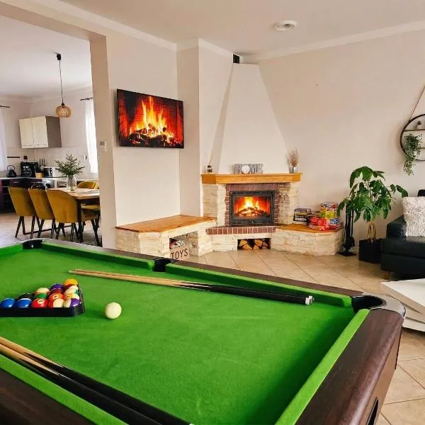 Dom Pod Świerkiem, מלון באוסטרודה