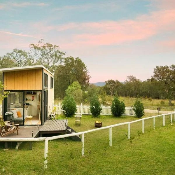 Yellow Rock Views by Tiny Away, hotel din Broke