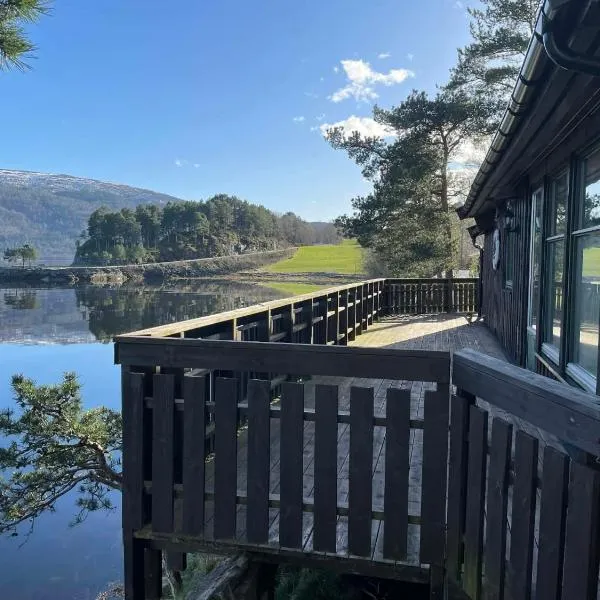 Unik perle ved fjorden, hotelli kohteessa Surnadal