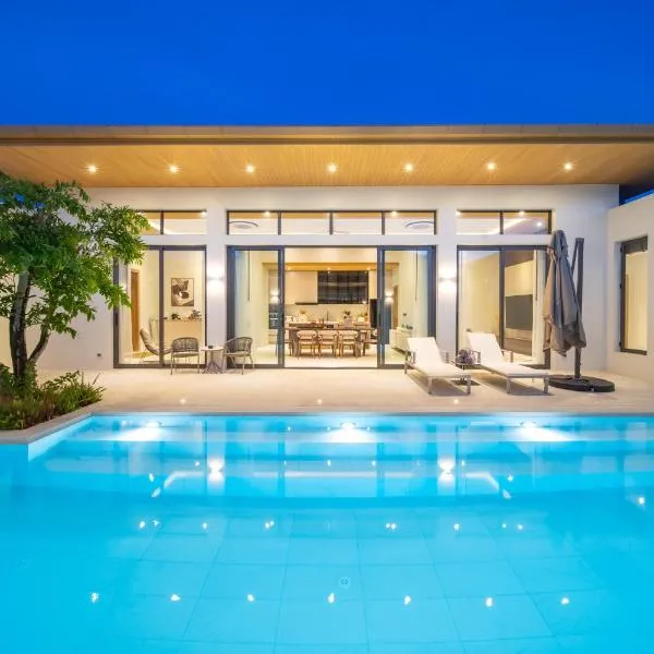 Mouana Breeze Mai Khao 4-bedroom Pool Villa 9926, hotel in Mai Khao Beach