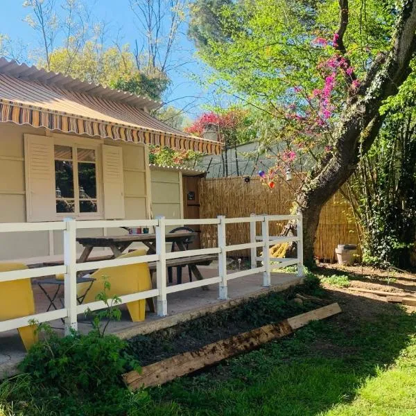 Bungalow bord de Rivière, хотел в Vouneuil-sur-Vienne
