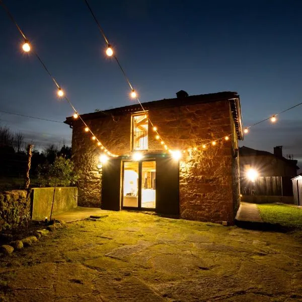 Encantadora Villa de Piedra con Jardín y Chimenea, hotell i Pontevedra