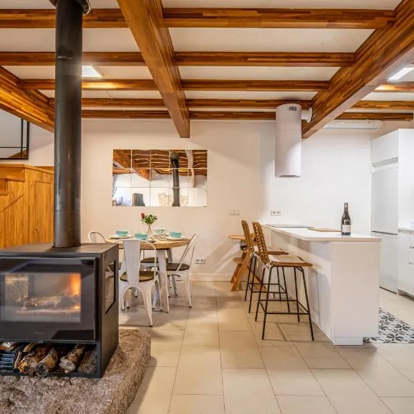 Encantadora Villa de Piedra con Jardín y Chimenea, hotel em Pontevedra