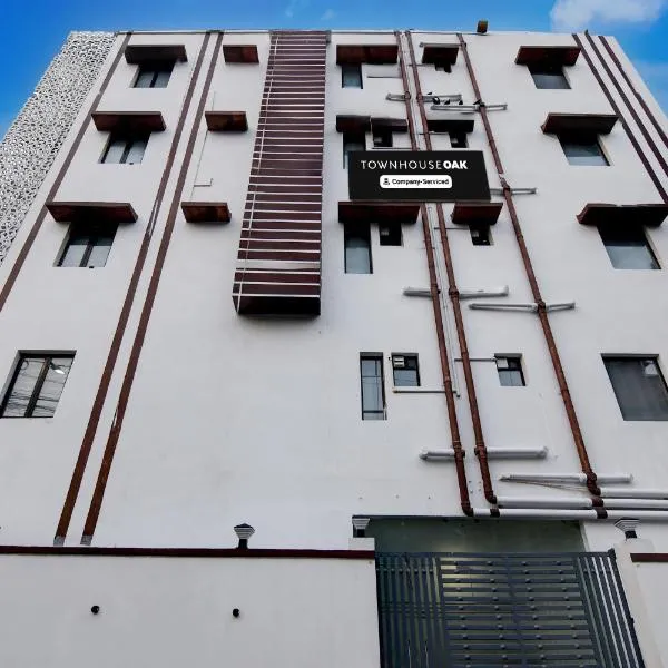 Super Townhouse Oak Sealdah Railway Station Near Creek Row, hotel in Kolkata