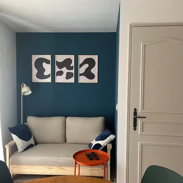 Maison en pierre rénovée au cœur de la Bourgogne、Courcelles-lès-Montbardのホテル