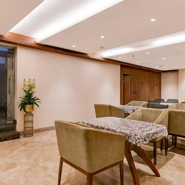 Super Townhouse Oak DLF Newtown Bus Terminal photo 2