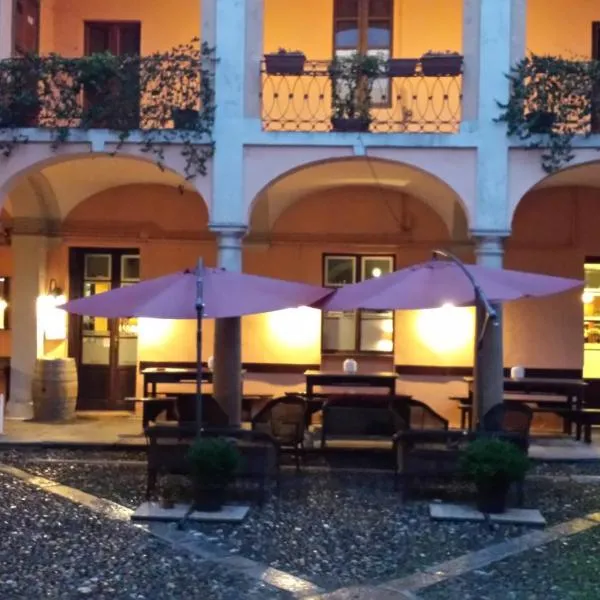 Archi e Colonne, hotel v destinaci Verbania