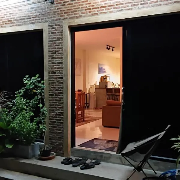 The Town House, hotel din Pai