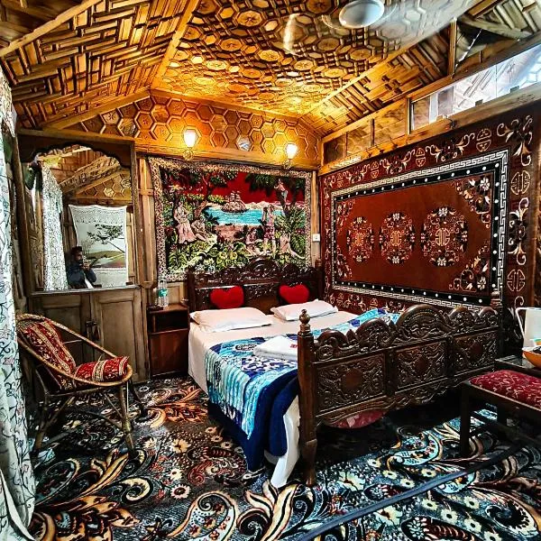 스리나가르에 위치한 호텔 Houseboat young Minar