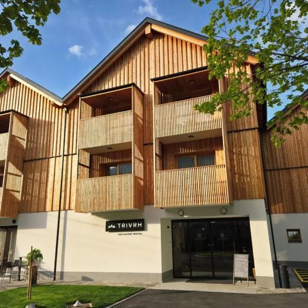 Trivrh Outdoor Hotel, hotel u gradu Žirovnica