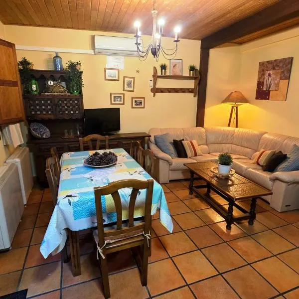Casa Rural TioMoreno by Naturadrada, hotel u gradu La Adrada