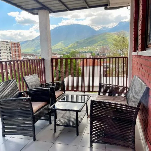 Rooms - near Bus Station, hotel a Peje