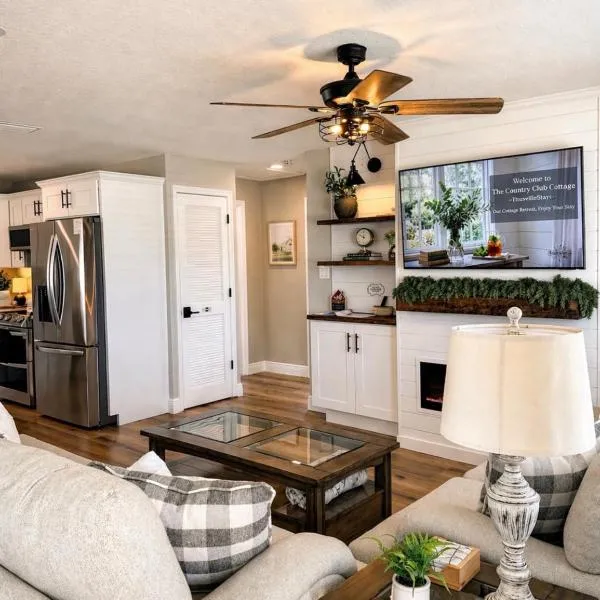 The Country Club Cottage NEW! Space Coast Entire Home! Plenty of Parking! โรงแรมในไททัสวิลล์