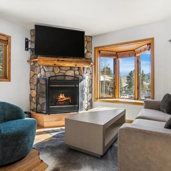 Ski-in, walk to lift & Main Street, hot tubs & pool, kid friendly, מלון בברקנרידג'