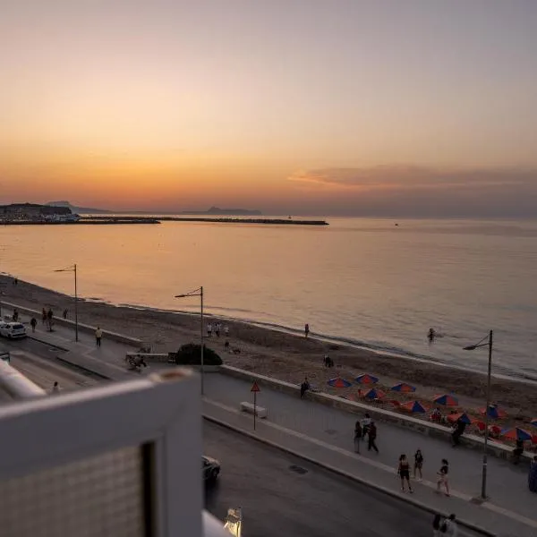 Paradise near the beach, hotell i Rethymno by