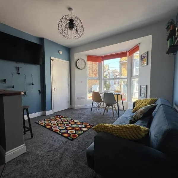 Full Apartment in the Heart of Margate, hotel v destinácii Margate