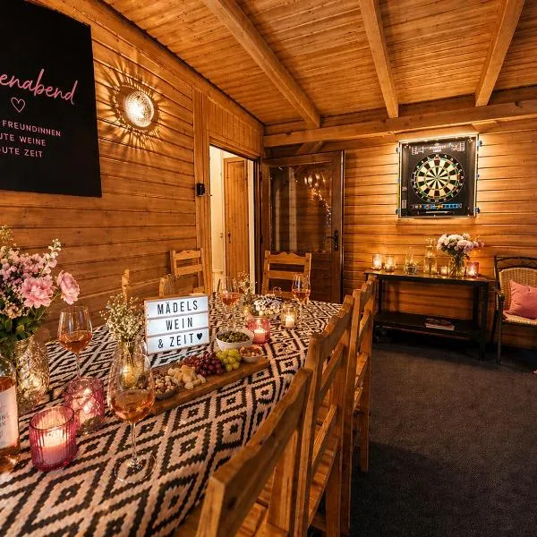 Großes Ferienhaus Bucheneck für Gruppen, Familien & Firmen 7 Schlafzimmer 3 Bäder große Terrasse nahe Rhododendronpark, khách sạn ở Kromlau