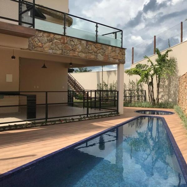 Casa charmosa com piscina, natureza, pet friendly