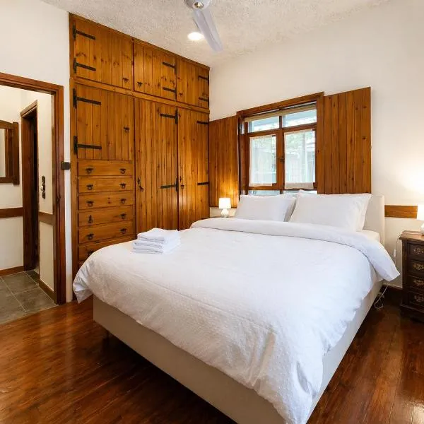 YaSou Loutraki - Spacious Family Apartment by the Sea, hotell i Loutraki