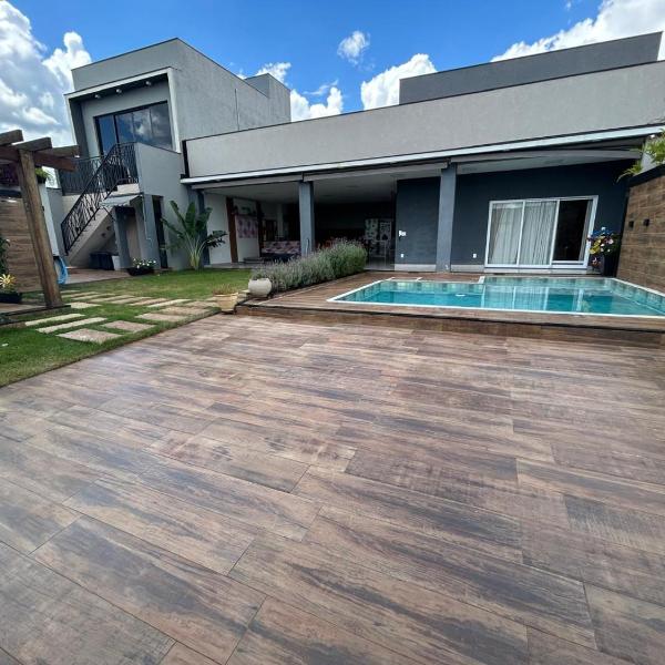 Refúgio Privativo com Piscina Aquecida, Jacuzzi e Área Gourmet na Cidade