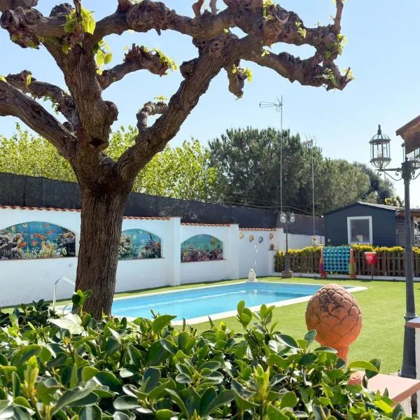 Camping Costa Dorada Bungalow Maia, hotel in Canet de Mar