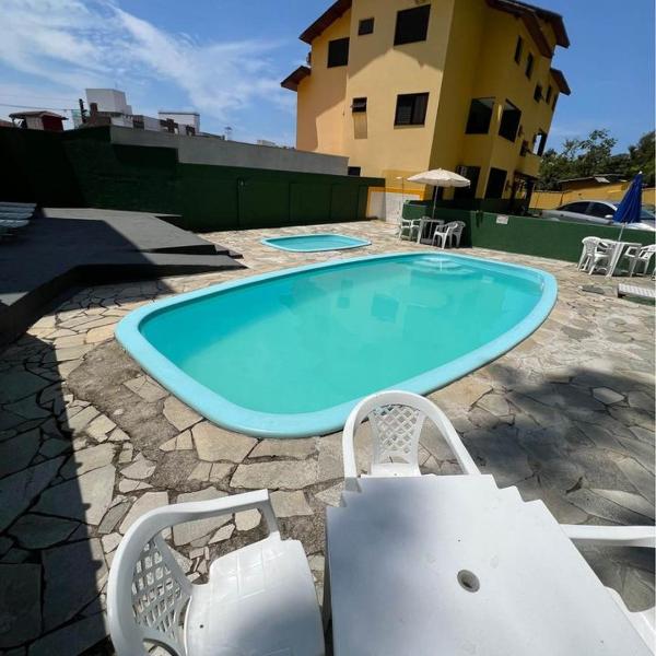 Apartamento kitnet com 2 piscinas, 4 quadras Praia das Toninhas Ubatuba SP - Foto 2