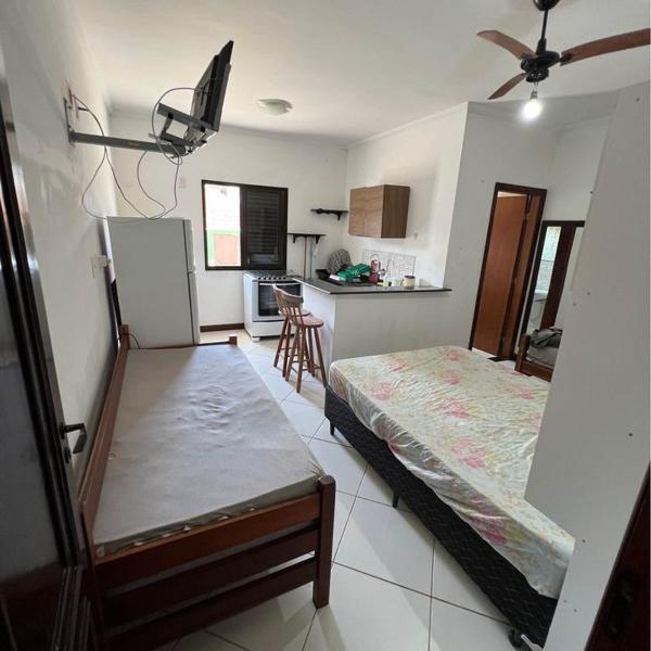 Apartamento kitnet com 2 piscinas, 4 quadras Praia das Toninhas Ubatuba SP - Foto 3