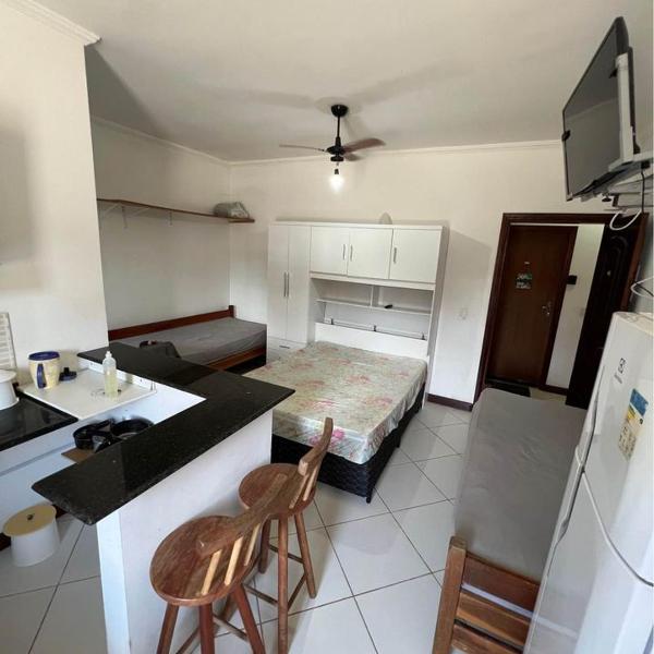 Apartamento kitnet com 2 piscinas, 4 quadras Praia das Toninhas Ubatuba SP - Foto 4