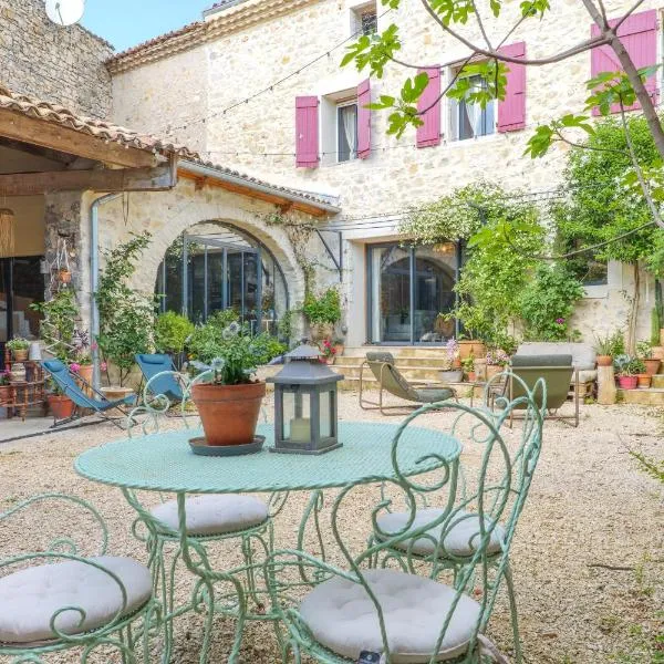 Chambres D’hôtes - Les Agrions, hotel v destinácii Saint-Remèze