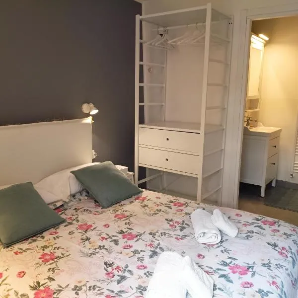 Casa al Lago, Tapigliano, Nebbiuno, cozy apartment By Guestaly, hotel in Nebbiuno
