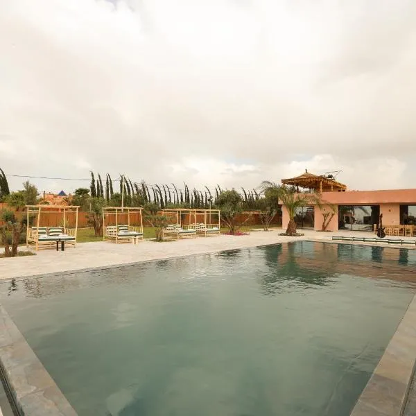 Bohemian lodge guest house, hotel u gradu Aït Namous