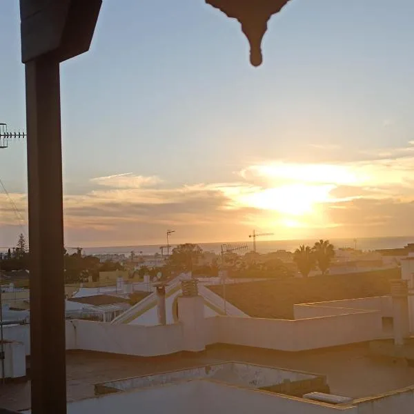 Ático luminoso con terraza privada, hotel in Sanlúcar de Barrameda