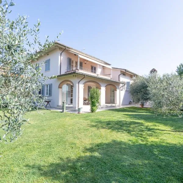 Villa La Corte, hotel u gradu Cesa