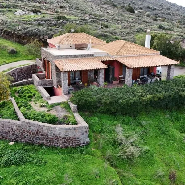 Red House Retreat Aegina Kontos, hotel i Kondós