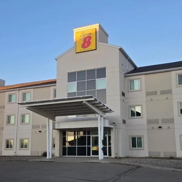 Super 8 by Wyndham Estevan, hotel en Estevan