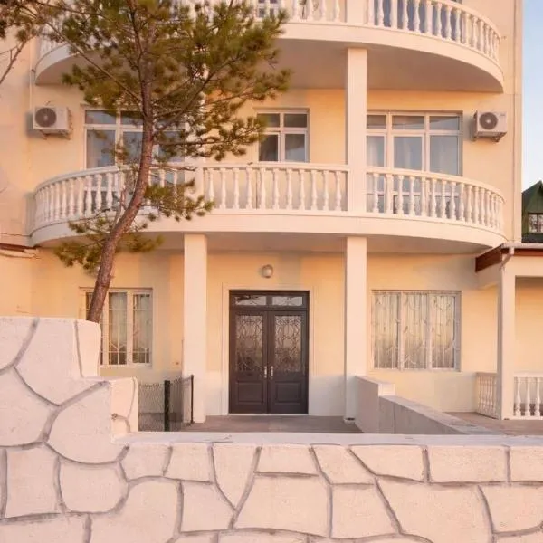 У Царицы, hotel in Kobuleti