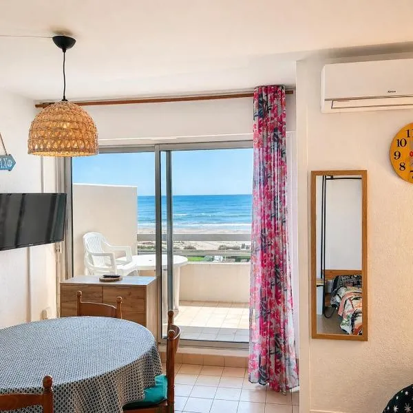 Studio cabine pied dans l eau climatisé, parking et wifi haut débit, hotell i Canet-en-Roussillon