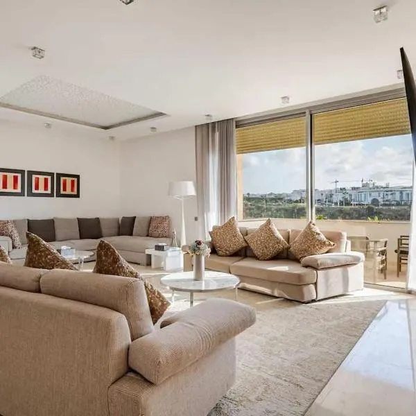 Marina Royal Duplex Signature 5BR Residence, hotel a Salé