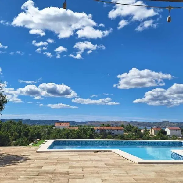 Villa Scolopax rusticola Skradin with heated pool, hotell sihtkohas Skradin