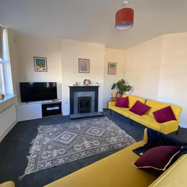 스태퍼드에 위치한 호텔 Town Centre House Sleeps 8 with parking