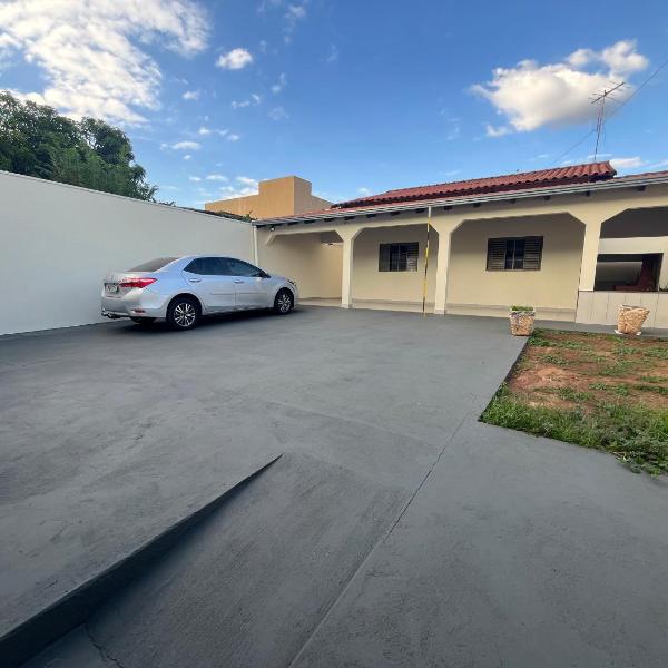 Casa aconchegante com 2 quartos, próximo ao Centro, UFU, Center Shopping e Convention, Hospitais e Aeroporto