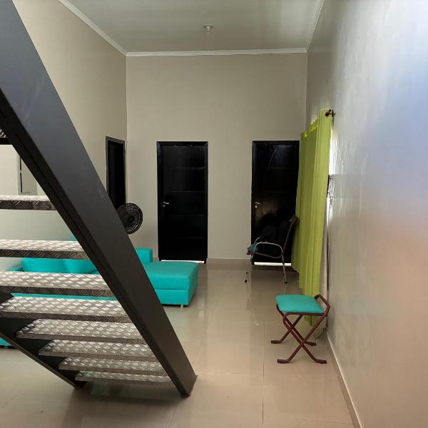 Suíte com TV 50 polegadas, ar-condicionado, frigobar e Wi Fi, sala e cozinha compartilhado - Foto 2