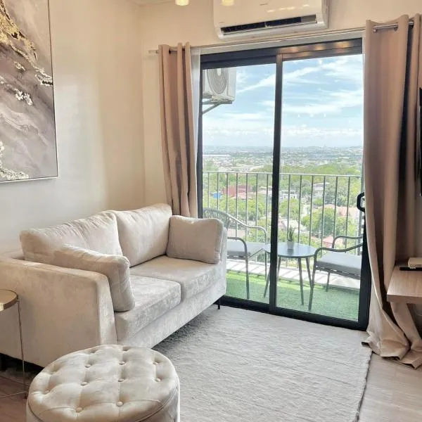 NEW! The Hive Residences - 1BR with Balcony & FREE Parking at Casa Arbo, hotel a Taytay