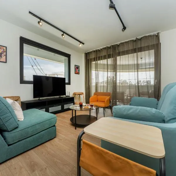 New Amazing 2 bedroom flat near casino beach mall, готель у Лімассолі