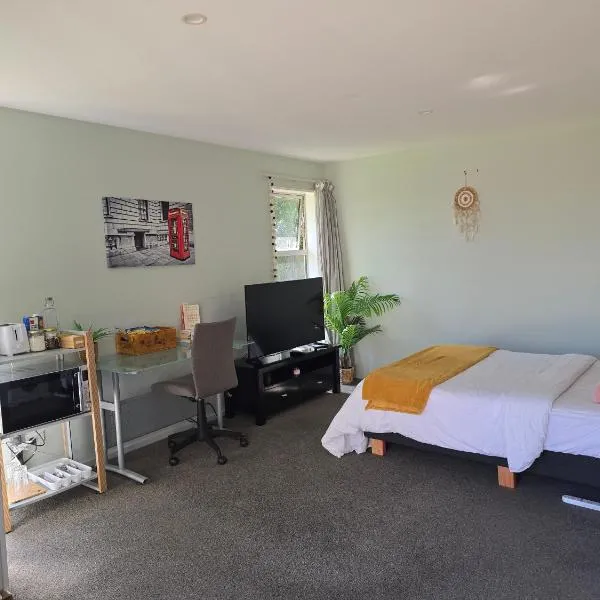 Great Price for Master Ensuite with Garden View, hotel a Rolleston