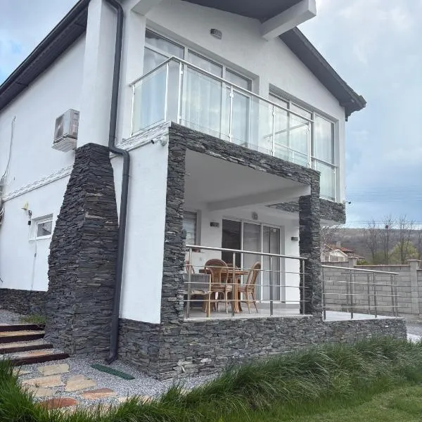 Trinity House, hotel i Obrochishte