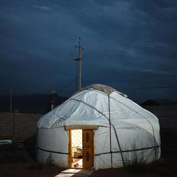 Guest house and Yurt camp "Ailuu", hotel a Tong