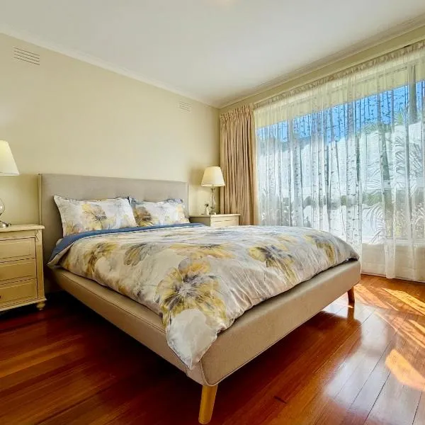 Cozy and Quiet Home in Doncaster, Close to Shops & Transport, khách sạn ở Doncaster